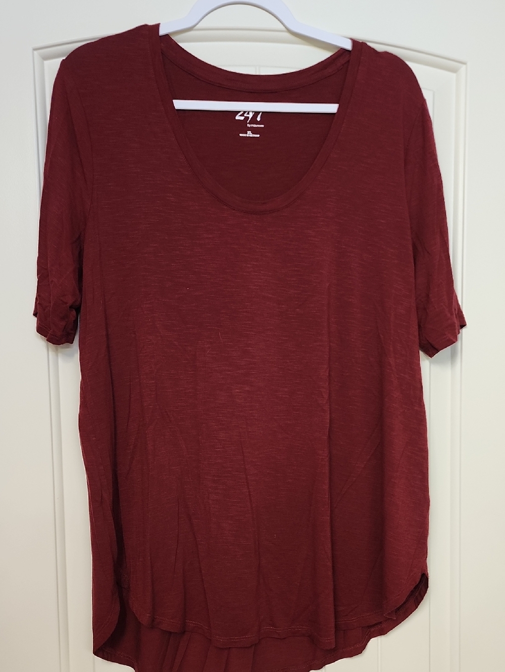 Women's Scoop Neck Short Sleeve Top - Burgundy